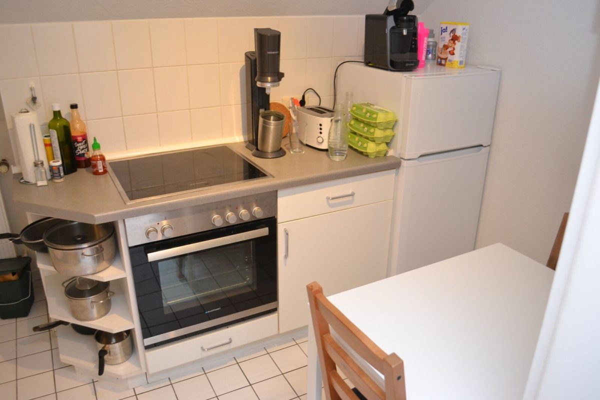 Immobilienangebot - Kiel - Alle - Neuausbau 1991 - helle 2-Zi.-DG-ETW (zzt. vermietet) mit optionalem PKW-Stellplatz in Uninähe