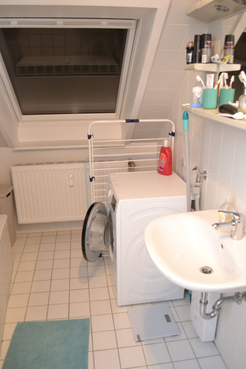 Immobilienangebot - Kiel - Alle - Neuausbau 1991 - helle 2-Zi.-DG-ETW (zzt. vermietet) mit optionalem PKW-Stellplatz in Uninähe