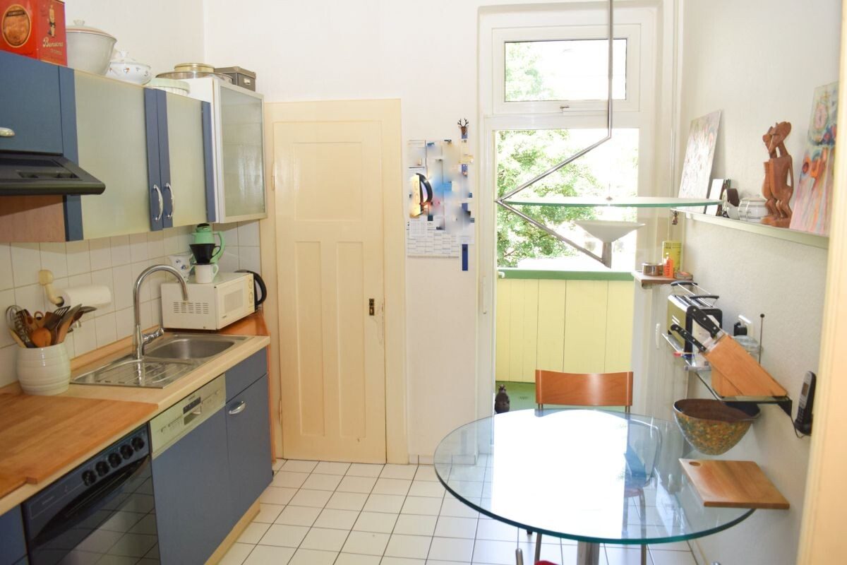 Immobilienangebot - Kiel - Alle - Vermietete charmante 3,5 Zimmer-Altbauwohnung in
             Kiel-Blücherplatz