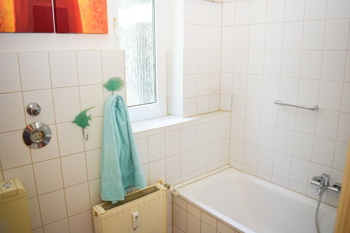 Immobilienangebot - Kiel - Alle - Vermietete charmante 3,5 Zimmer-Altbauwohnung in
             Kiel-Blücherplatz