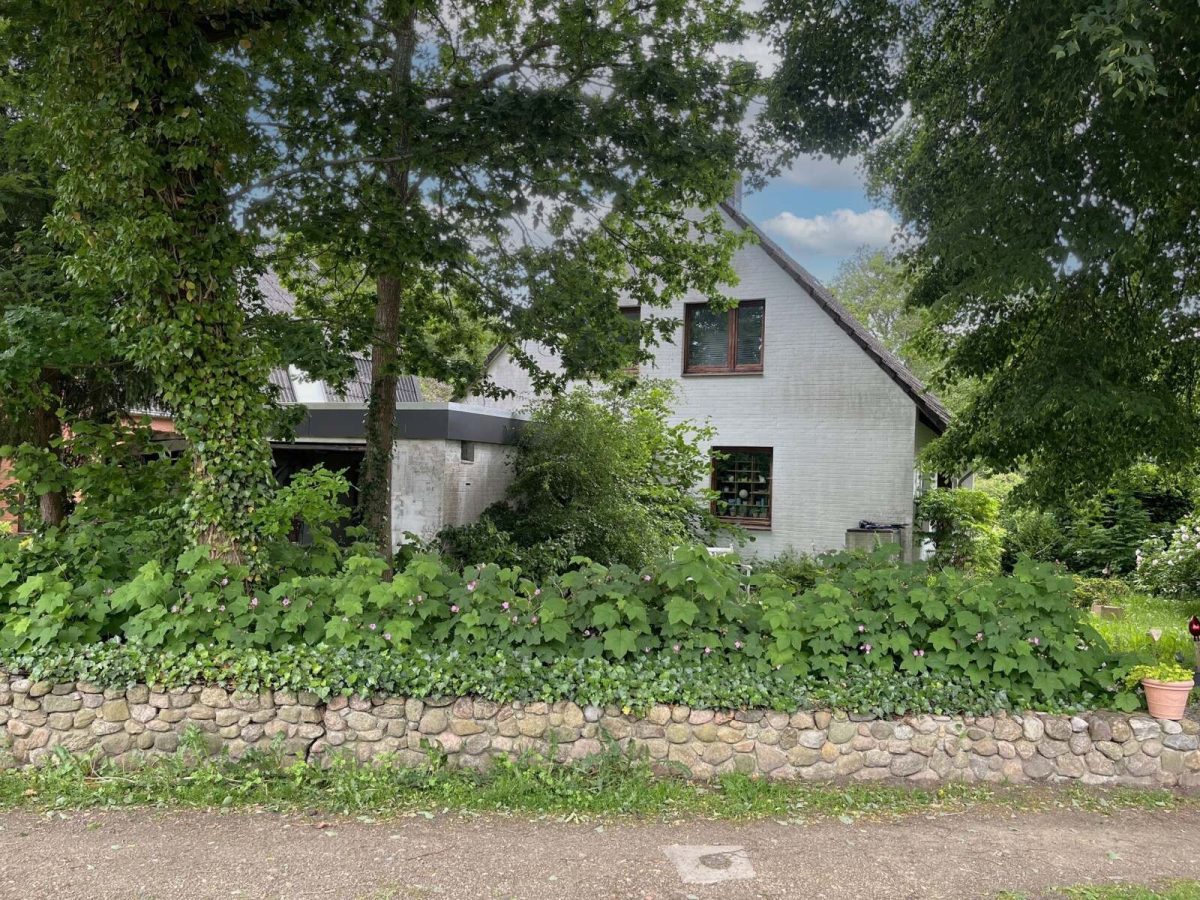 Immobilienangebot - Molfsee - Alle - Vermietetes, sanierungsbedürftiges EFH mit ELW im beliebten Molfsee