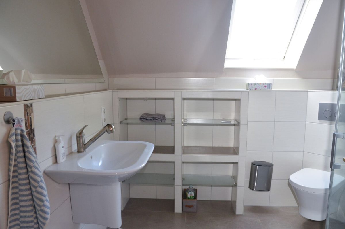 Immobilienangebot - Schönkirchen - Alle - Ein Zuhause zum Verlieben – hausähnliche Maisonette-ETW mit Sonnengarten und Carport