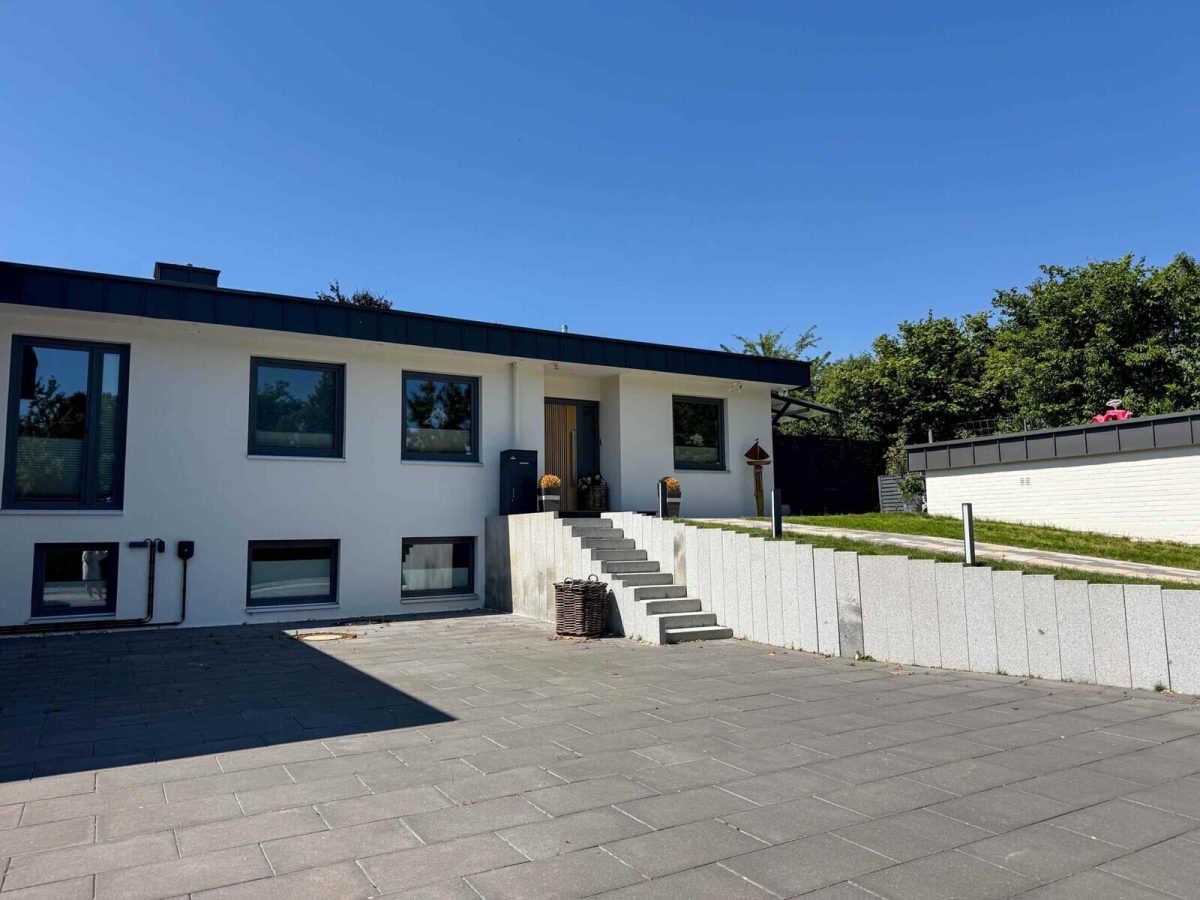 Immobilienangebot - Gettorf - Alle - Wohnen auf höchstem Niveau – moderner Bungalow mit Feldblick