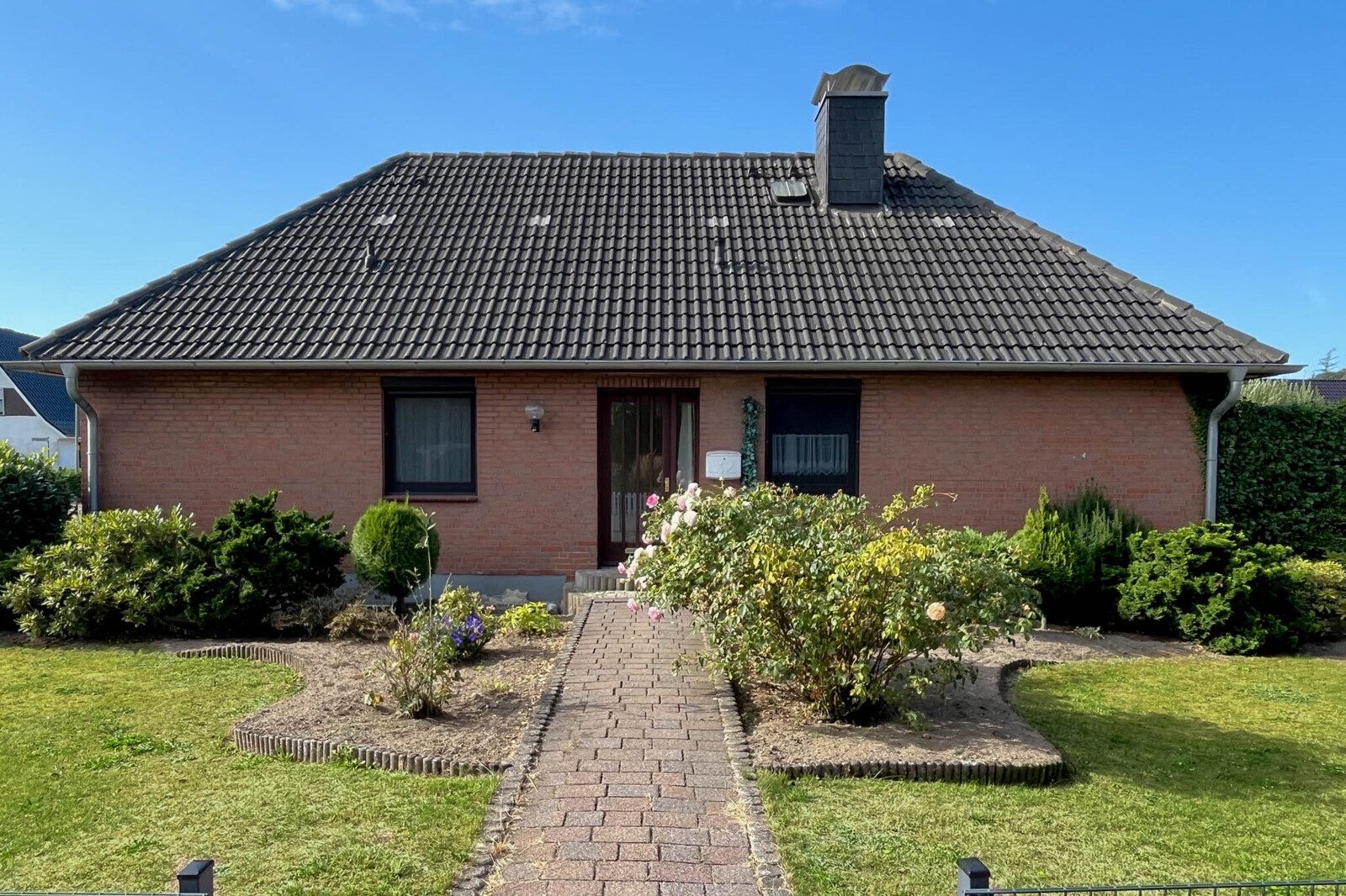 Immobilienangebot - Wasbek - Alle - Aus 1. Hand - gepflegter Walmdachbungalow im schönen Wasbek