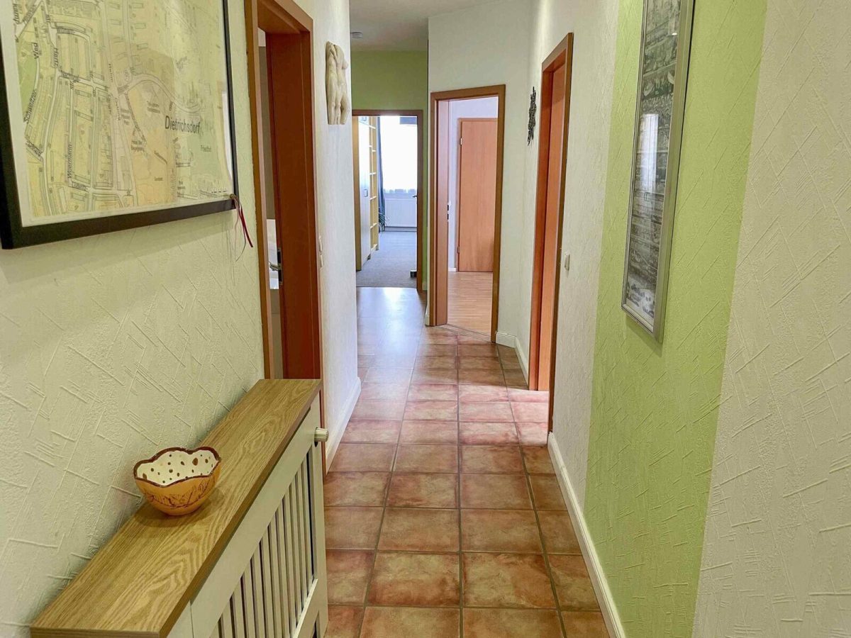 Immobilienangebot - Kiel / Neumühlen-Dietrichsdorf - Alle - 3 Wohnungen bringen Mieteinnahmen - Die 4 gehört Ihnen - Mehrfamilienhaus in Kiel -Dietrichsdorf