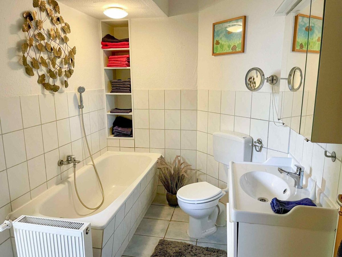 Immobilienangebot - Kiel / Neumühlen-Dietrichsdorf - Alle - 3 Wohnungen bringen Mieteinnahmen - Die 4 gehört Ihnen - Mehrfamilienhaus in Kiel -Dietrichsdorf