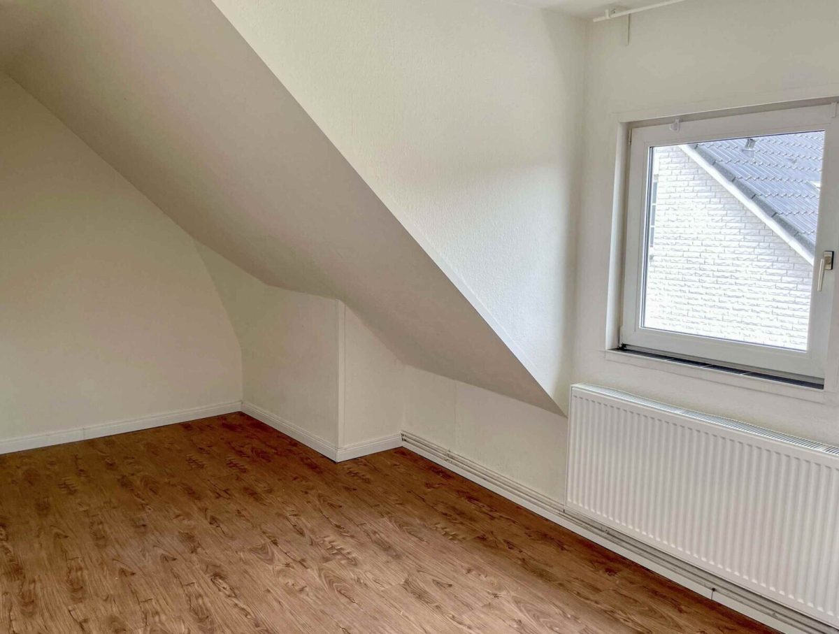 Immobilienangebot - Kiel / Neumühlen-Dietrichsdorf - Alle - 3 Wohnungen bringen Mieteinnahmen - Die 4 gehört Ihnen - Mehrfamilienhaus in Kiel -Dietrichsdorf