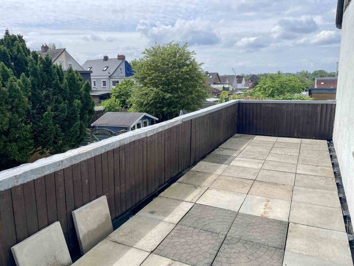 Immobilienangebot - Kiel / Neumühlen-Dietrichsdorf - Alle - 3 Wohnungen bringen Mieteinnahmen - Die 4 gehört Ihnen - Mehrfamilienhaus in Kiel -Dietrichsdorf