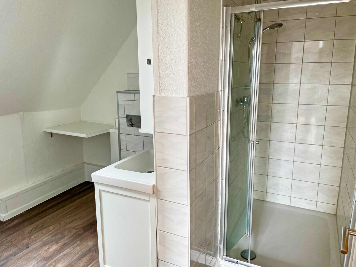 Immobilienangebot - Kiel / Neumühlen-Dietrichsdorf - Alle - 3 Wohnungen bringen Mieteinnahmen - Die 4 gehört Ihnen - Mehrfamilienhaus in Kiel -Dietrichsdorf