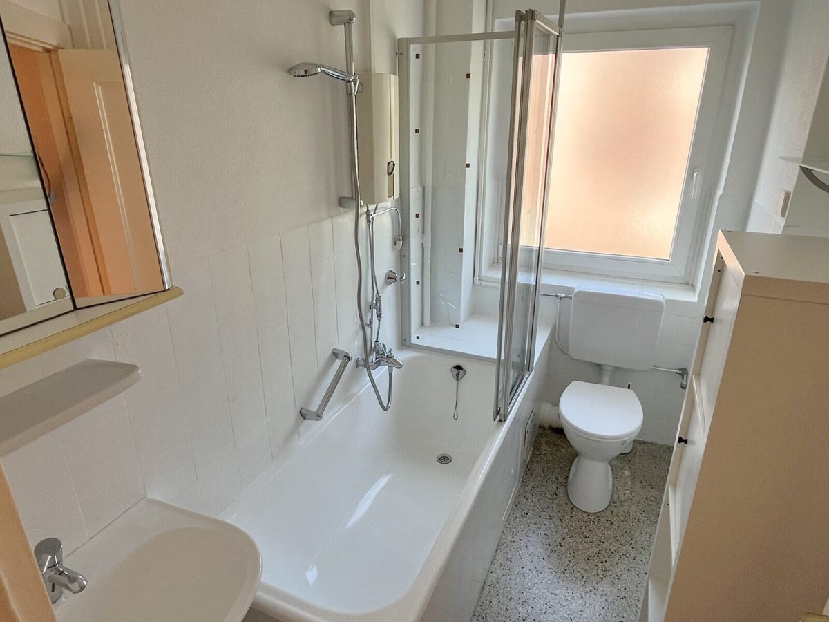 Immobilienangebot - Kiel - Alle - Frisch renovierte, WG-geeignete 2-Zimmer-ETW im beliebten 24105 Kiel