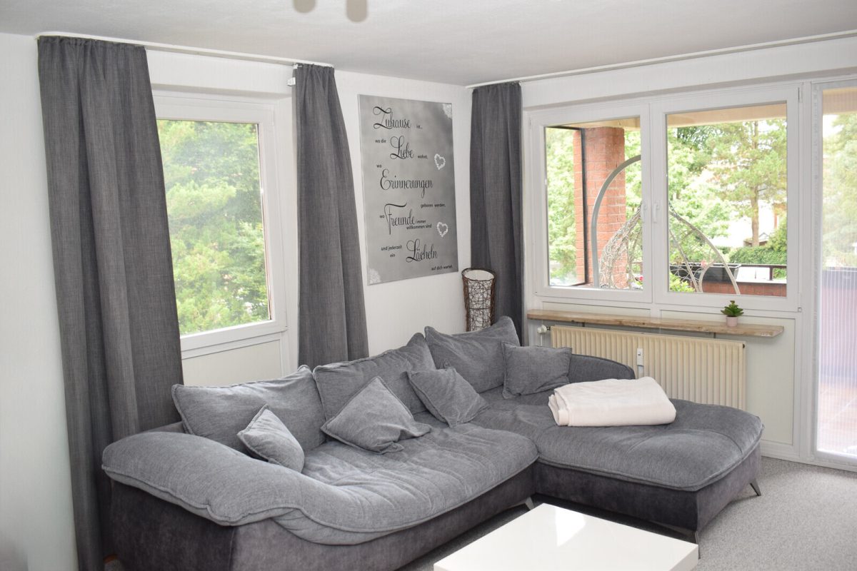Immobilienangebot - Rendsburg - Alle - Gepflegte 1,5 Zimmer- Eigentumswohnung mit  großer Loggia und PKW-Stellplatz im Hollesenpark