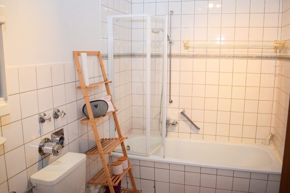 Immobilienangebot - Rendsburg - Alle - Gepflegte 1,5 Zimmer- Eigentumswohnung mit  großer Loggia und PKW-Stellplatz im Hollesenpark