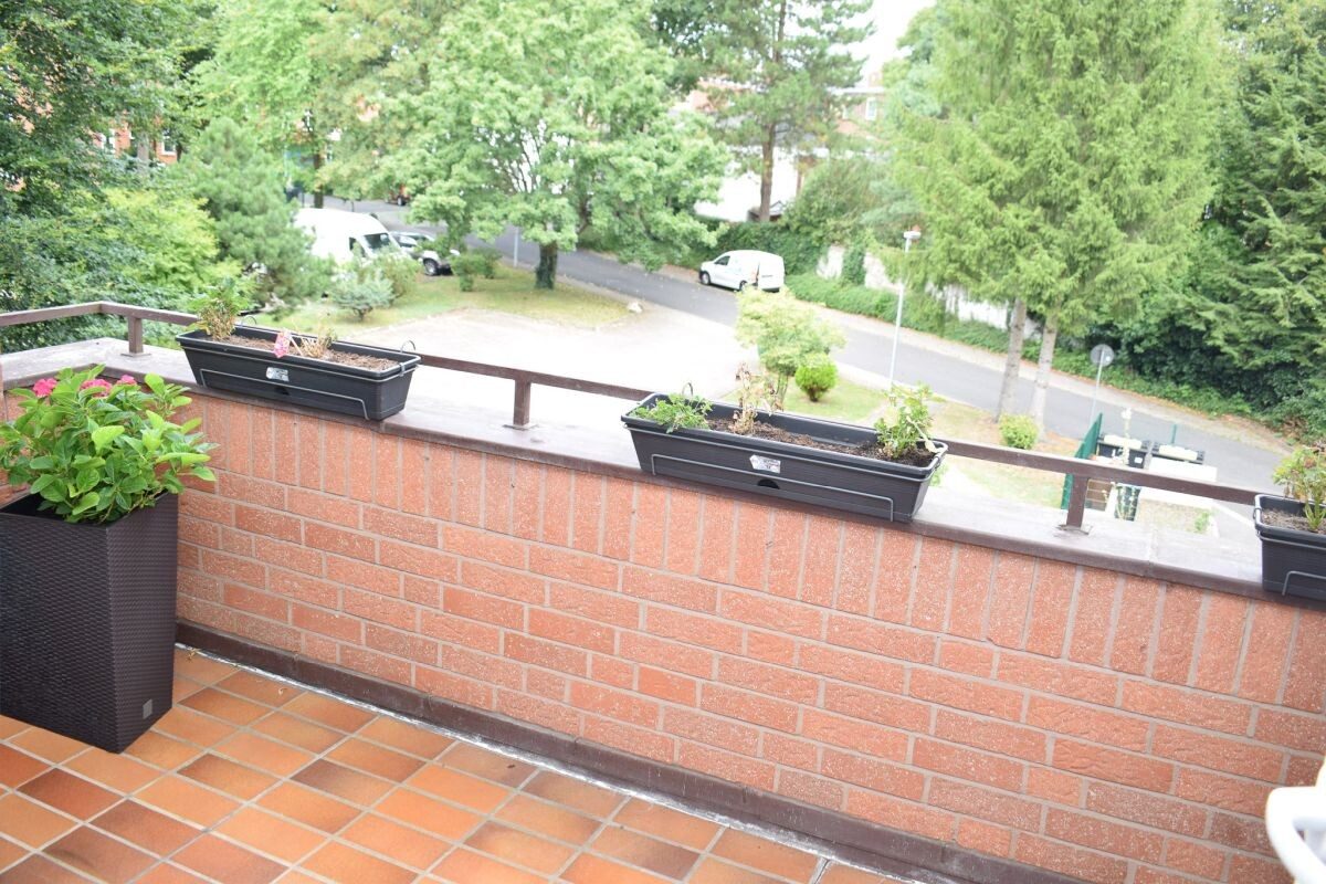 Immobilienangebot - Rendsburg - Alle - Gepflegte 1,5 Zimmer- Eigentumswohnung mit  großer Loggia und PKW-Stellplatz im Hollesenpark