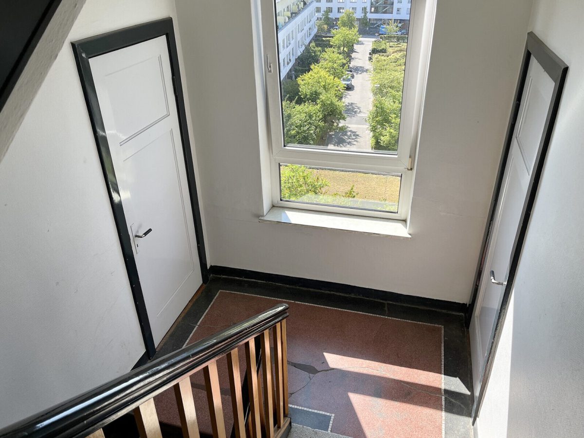 9221PE-03 Treppenhaus Immobilienangebot - Kiel / Ravensberg - Alle - Am Ziel Ihrer (An-)Lagewünsche - vermietete 3-Zimmer-ETW zur Kapitalanlage in Kiel-Ravensberg