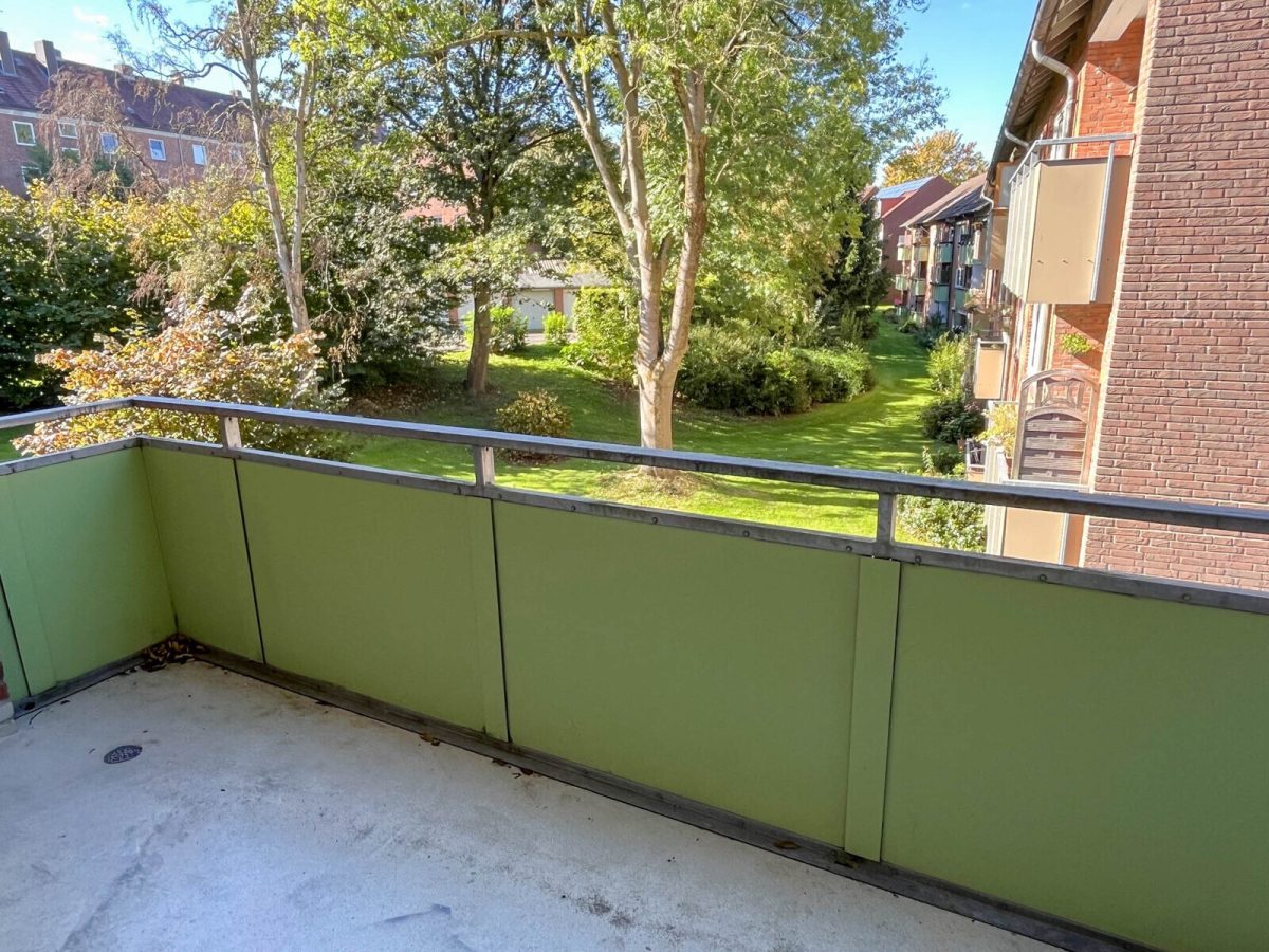 Immobilienangebot - Kiel - Alle - Frisch renovierte, WG-geeignete 2-Zi.-ETW mit Balkon in Kiel-Wik