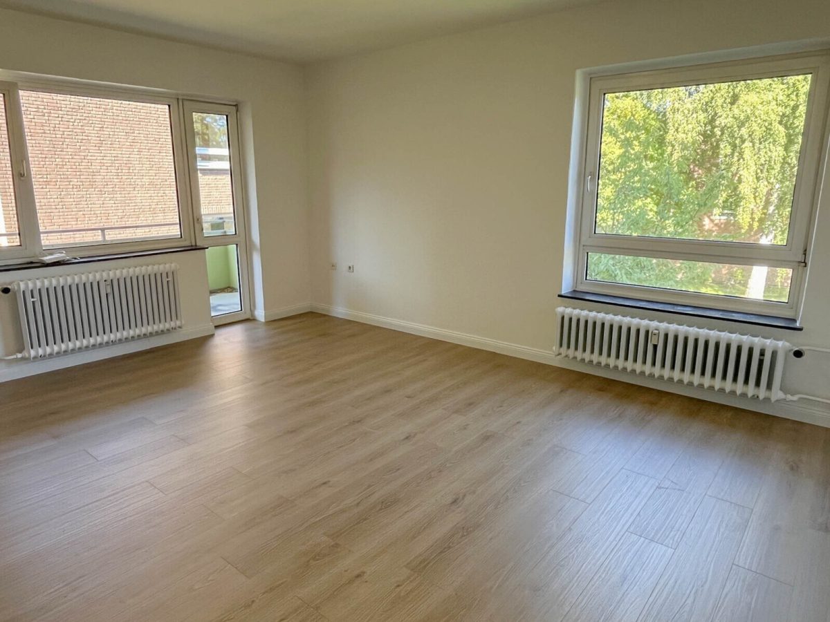 Immobilienangebot - Kiel - Alle - Frisch renovierte, WG-geeignete 2-Zi.-ETW mit Balkon in Kiel-Wik