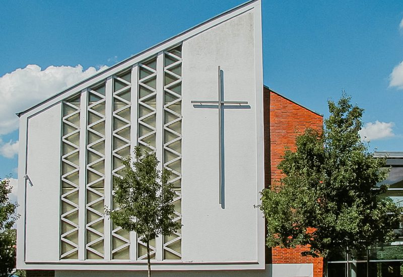 Blick auf die baptistische Hoffnungskirche in Heidelberg-Südstadt
