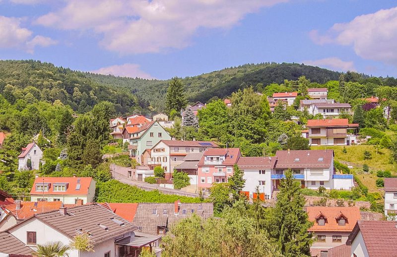 Blick-Heidelberg-Ziegelhausen Blick auf Wohnhäuser am Hang von Heidelberg-Ziegelhausen