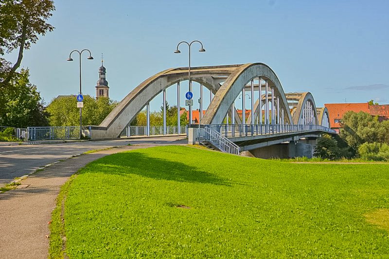 Brücke-Mannheim-Seckenheim Die Neckarbrücke nach Mannheim-Seckenheim