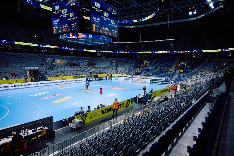 Aufwärmen vor dem Spiel- Krebs Immobilien - Sponsor beim Handball