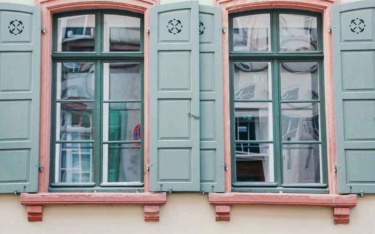 Bild einer Häuserfront - Secret Sale Verkauf mit Krebs Immobilien
