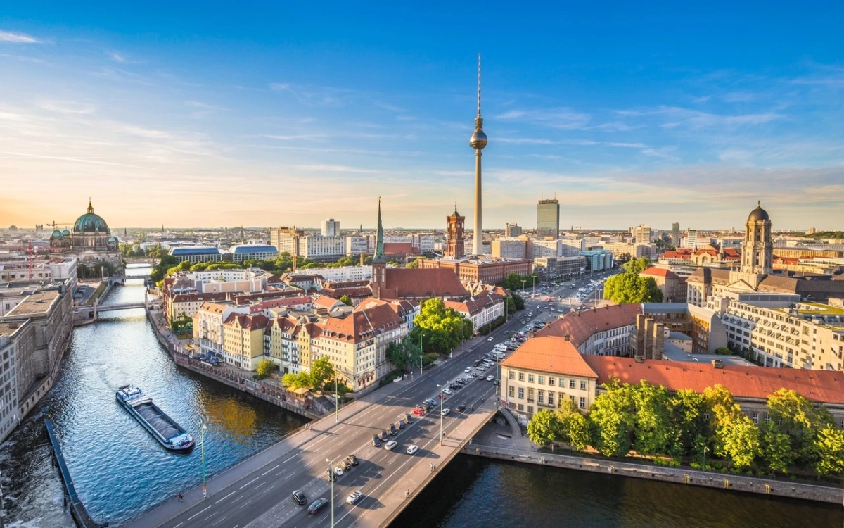 Luftaufnahme Berlin - Kooperationsgeschäfte überregional - Krebs Immobilien