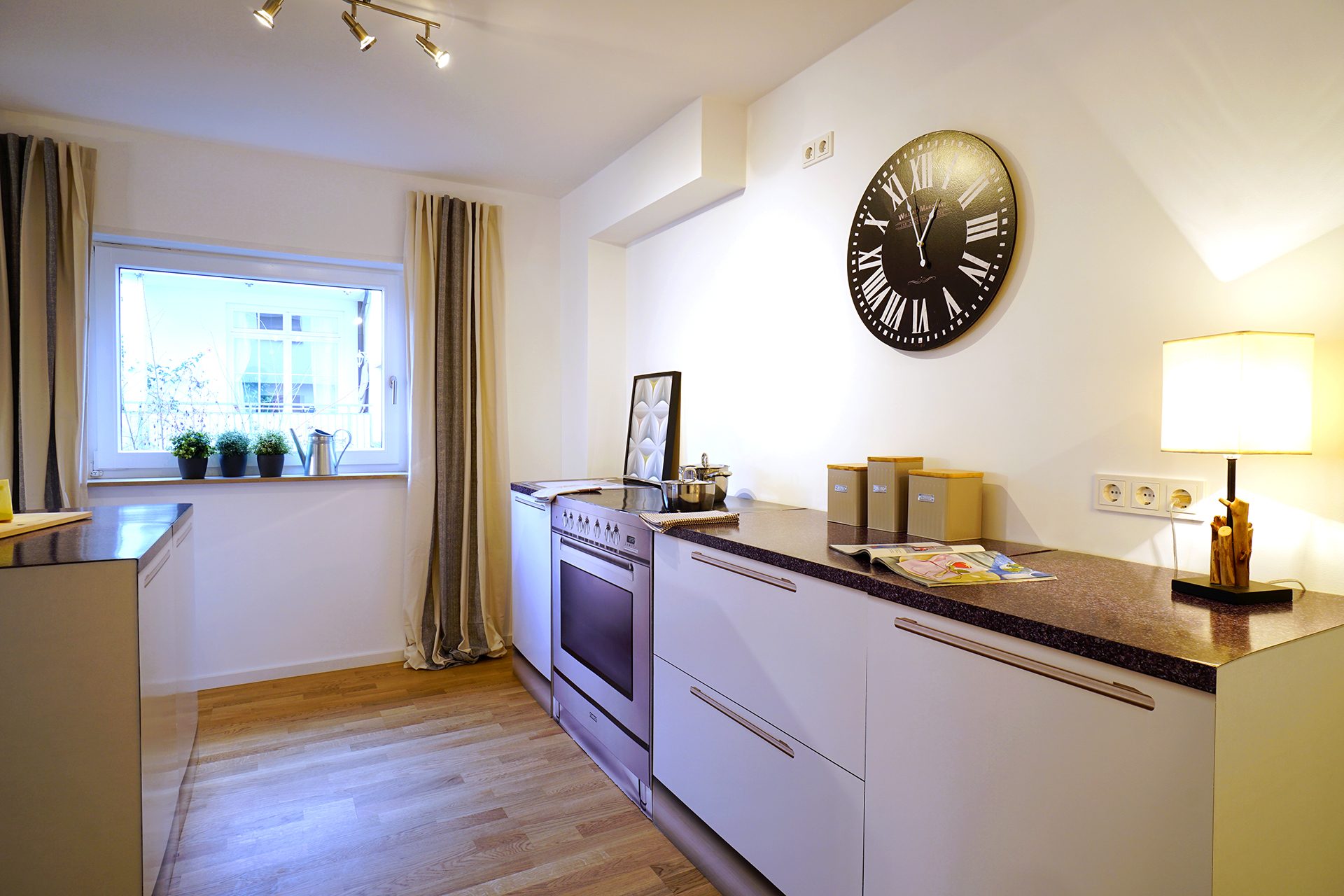 Immobilienangebot - Heidelberg - Alle - Frisch renovierte, großzügige Maisonette-Wohnung mit Wintergarten und zwei TG-Stellplätzen