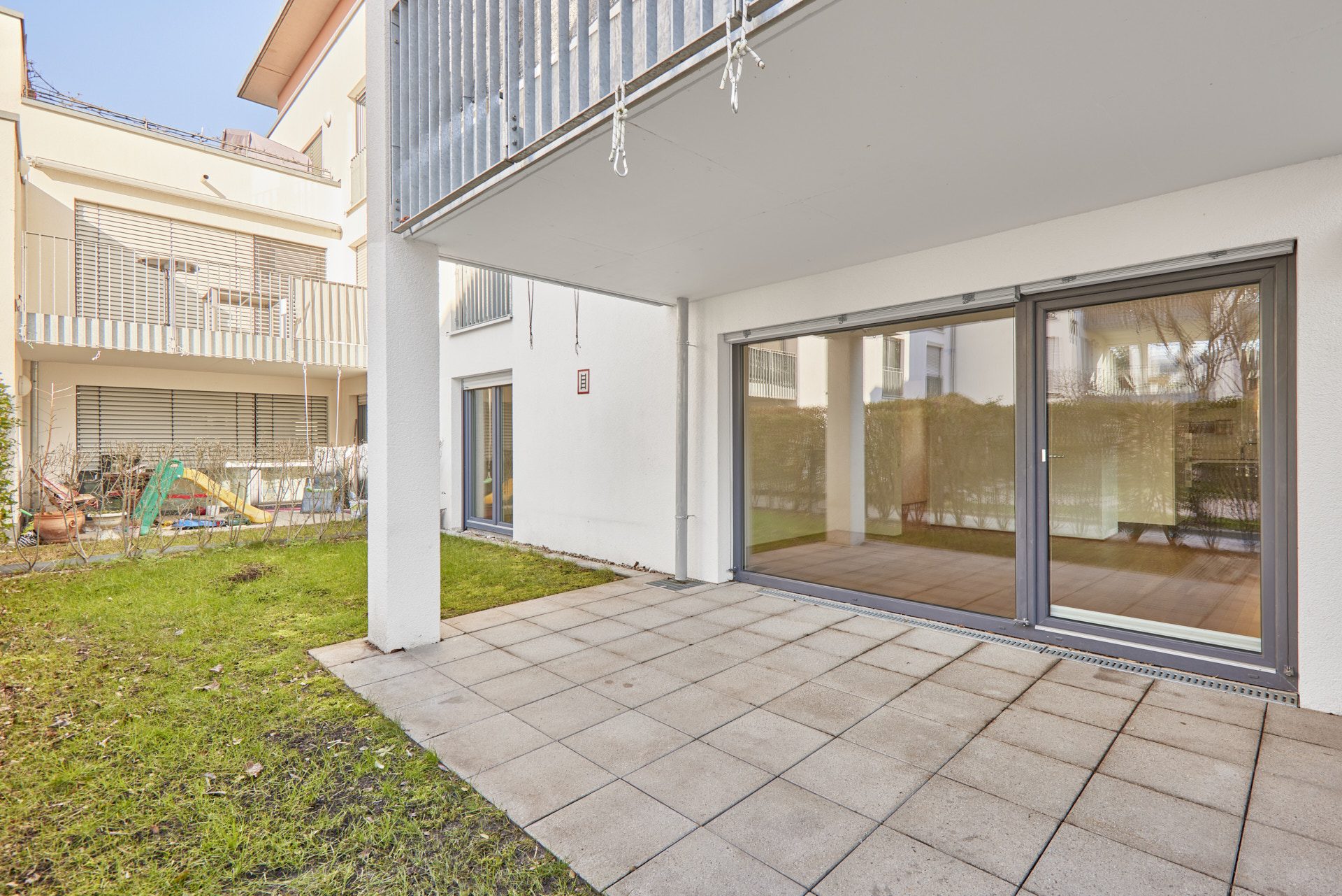 Immobilienangebot - Schriesheim - Alle - Modern und barrierefrei wohnen in Schriesheim: 3-Zimmer-EG-Wohnung mit Garten und 2 Stellplätzen