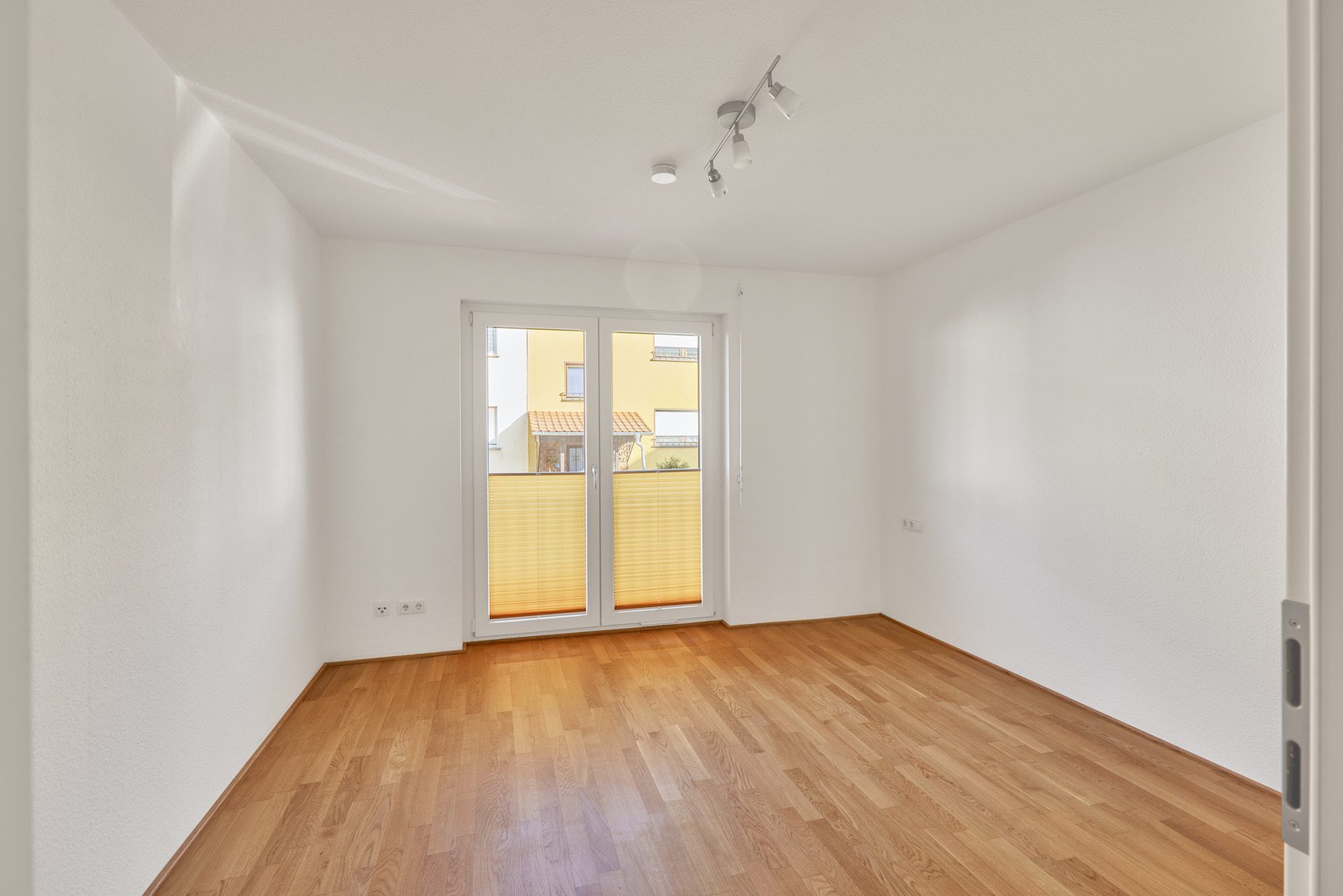 Immobilienangebot - Schriesheim - Alle - Modern und barrierefrei wohnen in Schriesheim: 3-Zimmer-EG-Wohnung mit Garten und 2 Stellplätzen