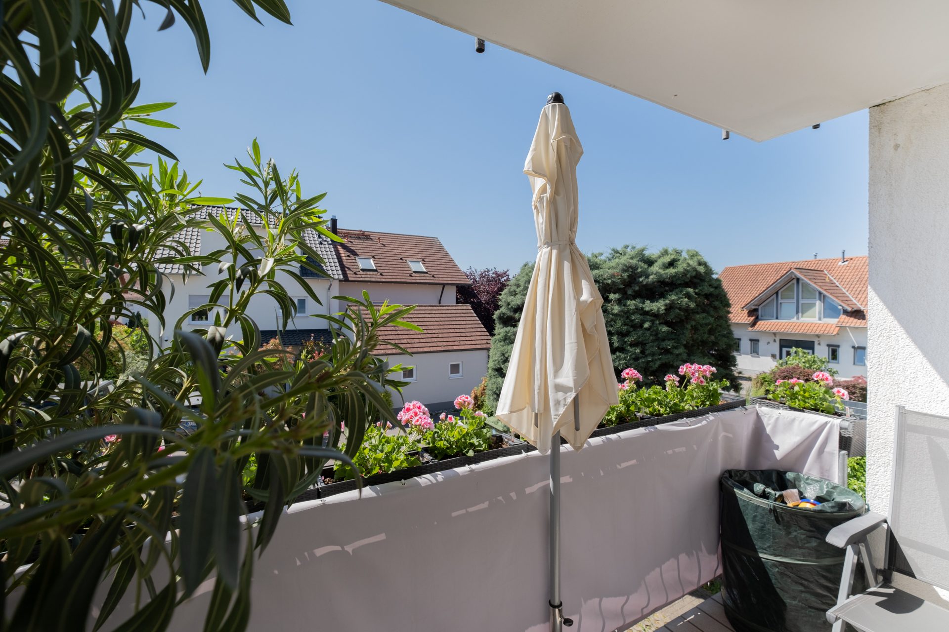 Immobilienangebot - Schriesheim - Alle - Ohne Käuferprovision in Schriesheim: 4-Zimmer-Wohnung mit 2 Balkonen und 1 Stellplatz