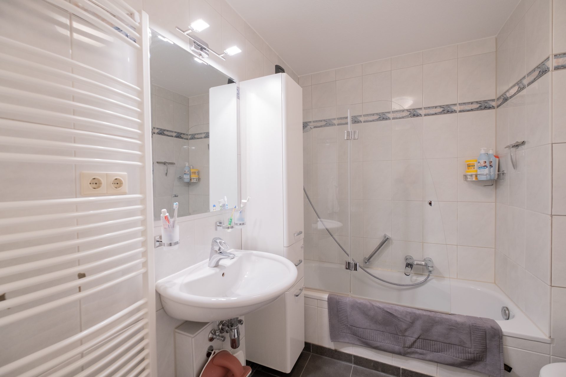 Immobilienangebot - Schriesheim - Alle - Ohne Käuferprovision in Schriesheim: 4-Zimmer-Wohnung mit 2 Balkonen und 1 Stellplatz