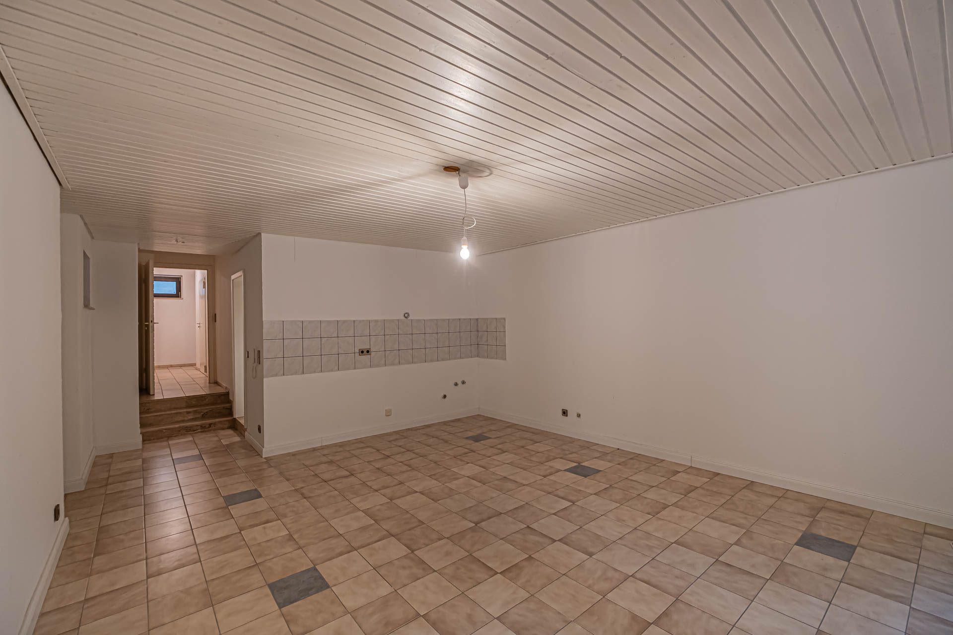 Immobilienangebot - Schriesheim - Alle - Zeitlich begrenztes Mietangebot: Idyllisches Einfamilienhaus mit Einliegerwohnung und kleinem Garten