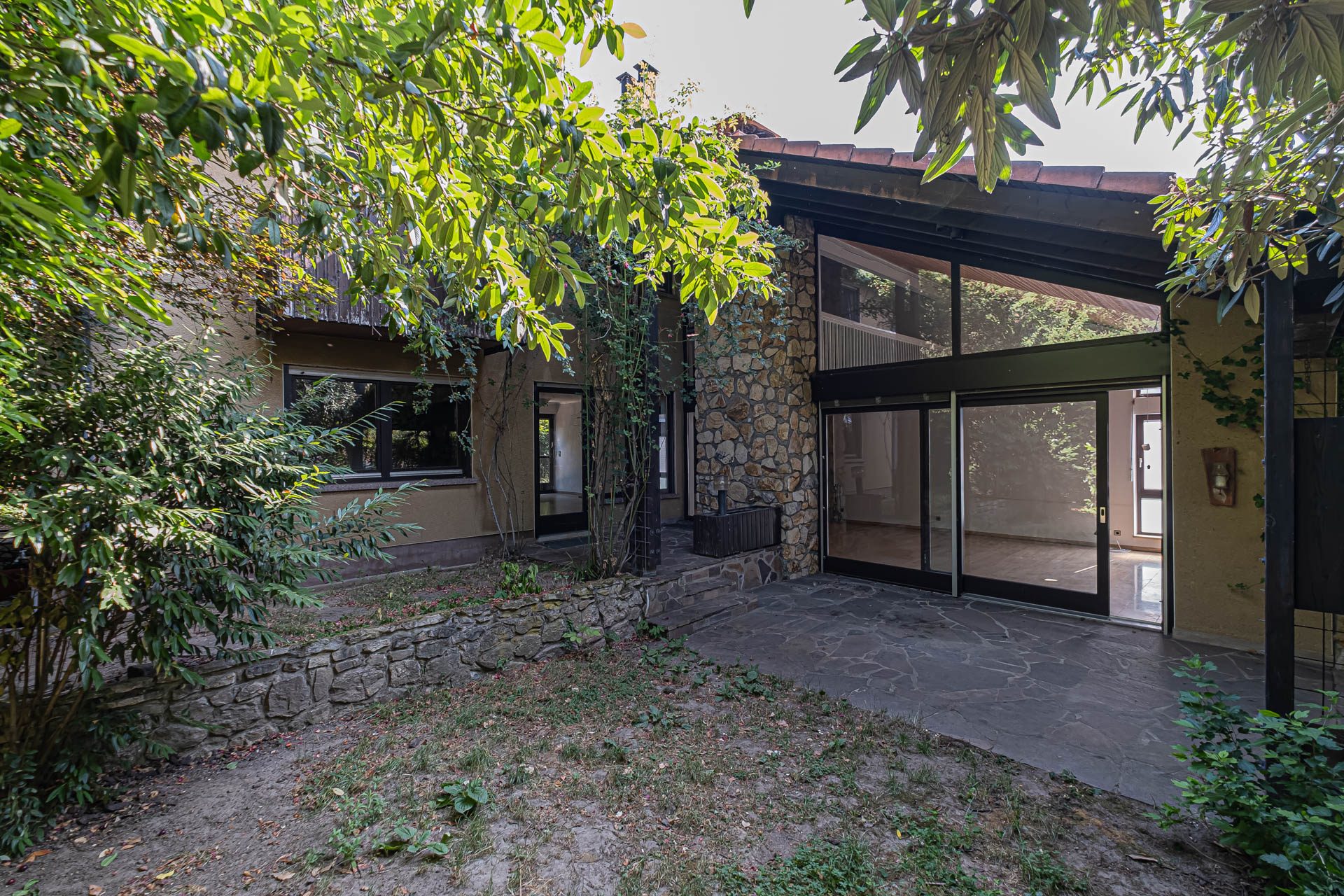 Immobilienangebot - Schriesheim - Alle - Zeitlich begrenztes Mietangebot: Idyllisches Einfamilienhaus mit Einliegerwohnung und kleinem Garten