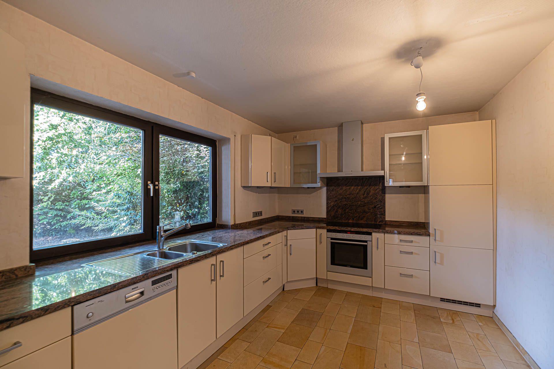 Immobilienangebot - Schriesheim - Alle - Zeitlich begrenztes Mietangebot: Idyllisches Einfamilienhaus mit Einliegerwohnung und kleinem Garten
