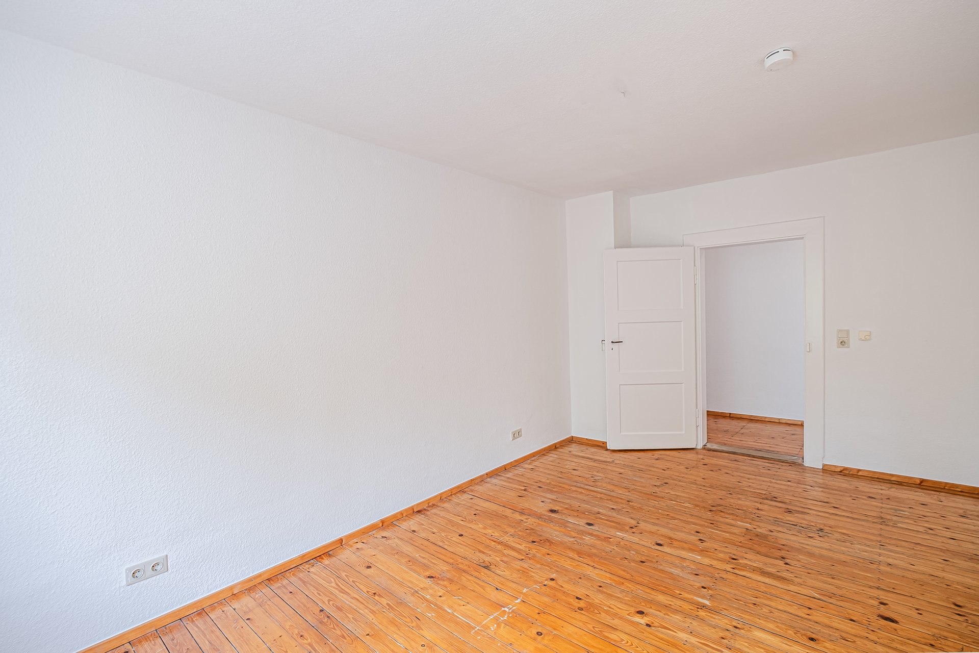 Immobilienangebot - Mannheim - Alle - Helle Dreizimmer-Dachgeschosswohnung in zentraler Lage –  Ideal für Altbauliebhaber