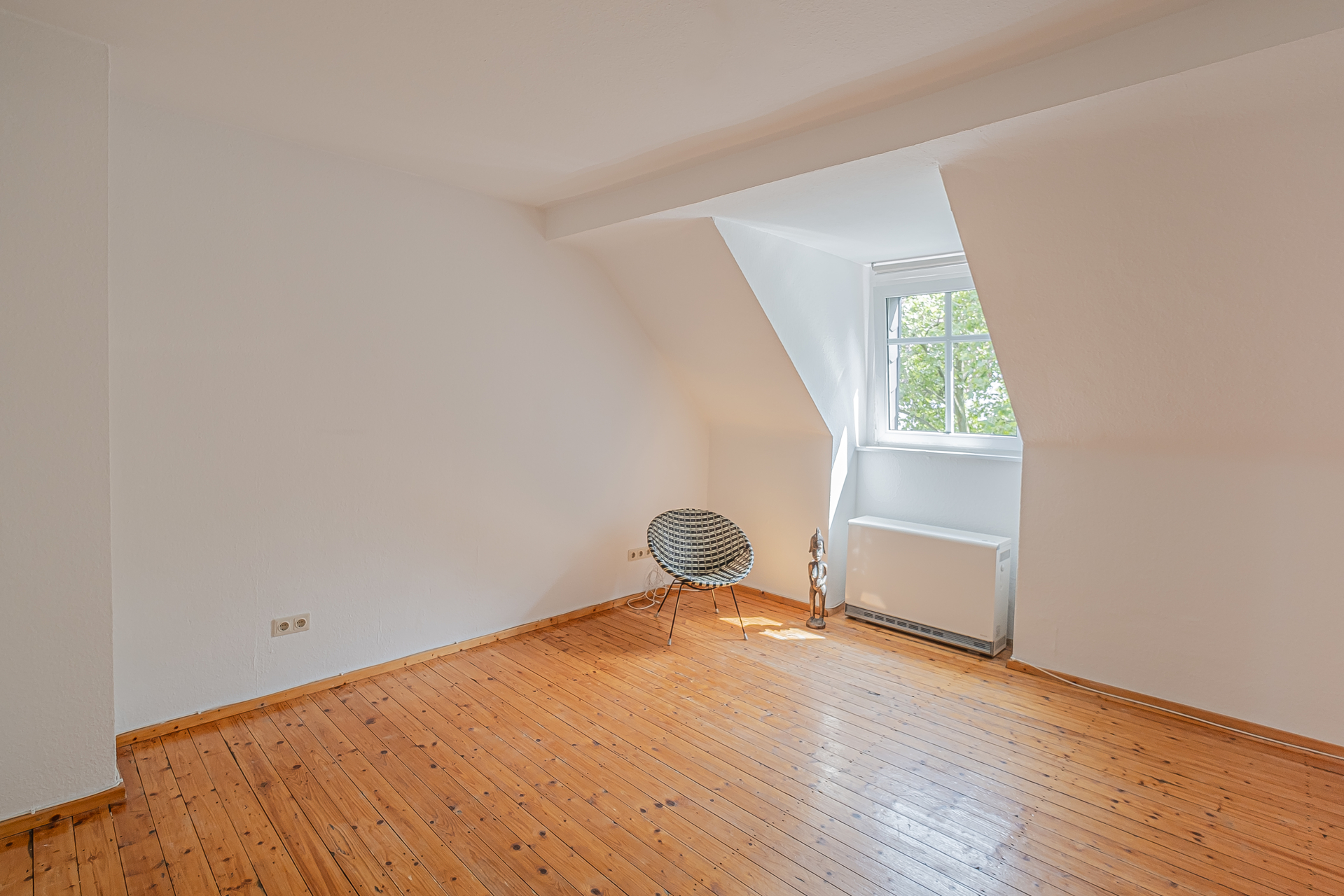 Immobilienangebot - Mannheim - Alle - Helle Dreizimmer-Dachgeschosswohnung in zentraler Lage –  Ideal für Altbauliebhaber