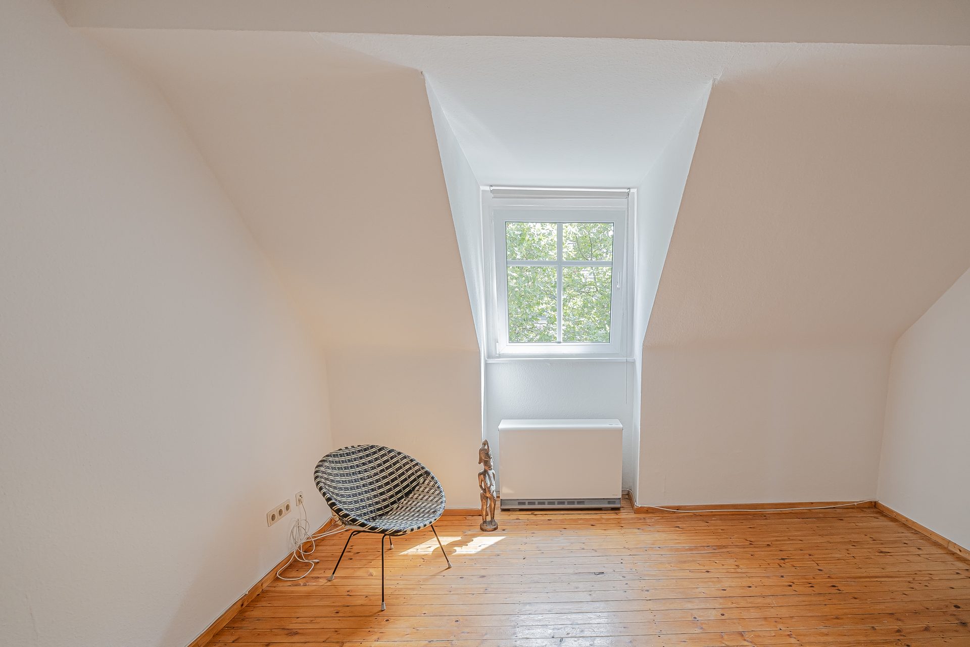 Immobilienangebot - Mannheim - Alle - Helle Dreizimmer-Dachgeschosswohnung in zentraler Lage –  Ideal für Altbauliebhaber