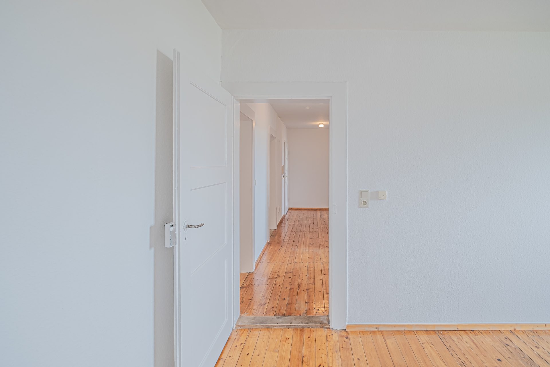 Immobilienangebot - Mannheim - Alle - Helle Dreizimmer-Dachgeschosswohnung in zentraler Lage –  Ideal für Altbauliebhaber