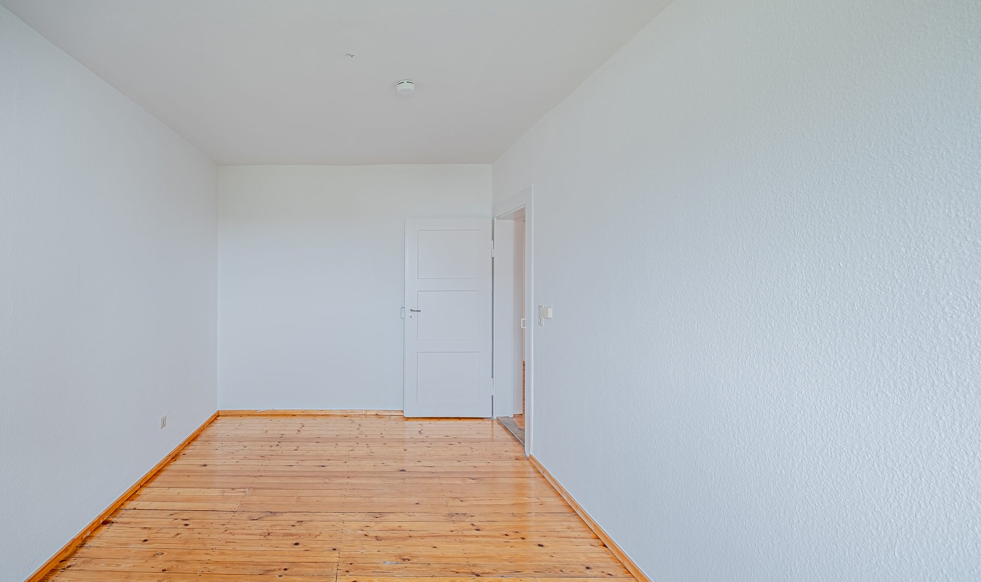 Immobilienangebot - Mannheim - Alle - Helle Dreizimmer-Dachgeschosswohnung in zentraler Lage –  Ideal für Altbauliebhaber