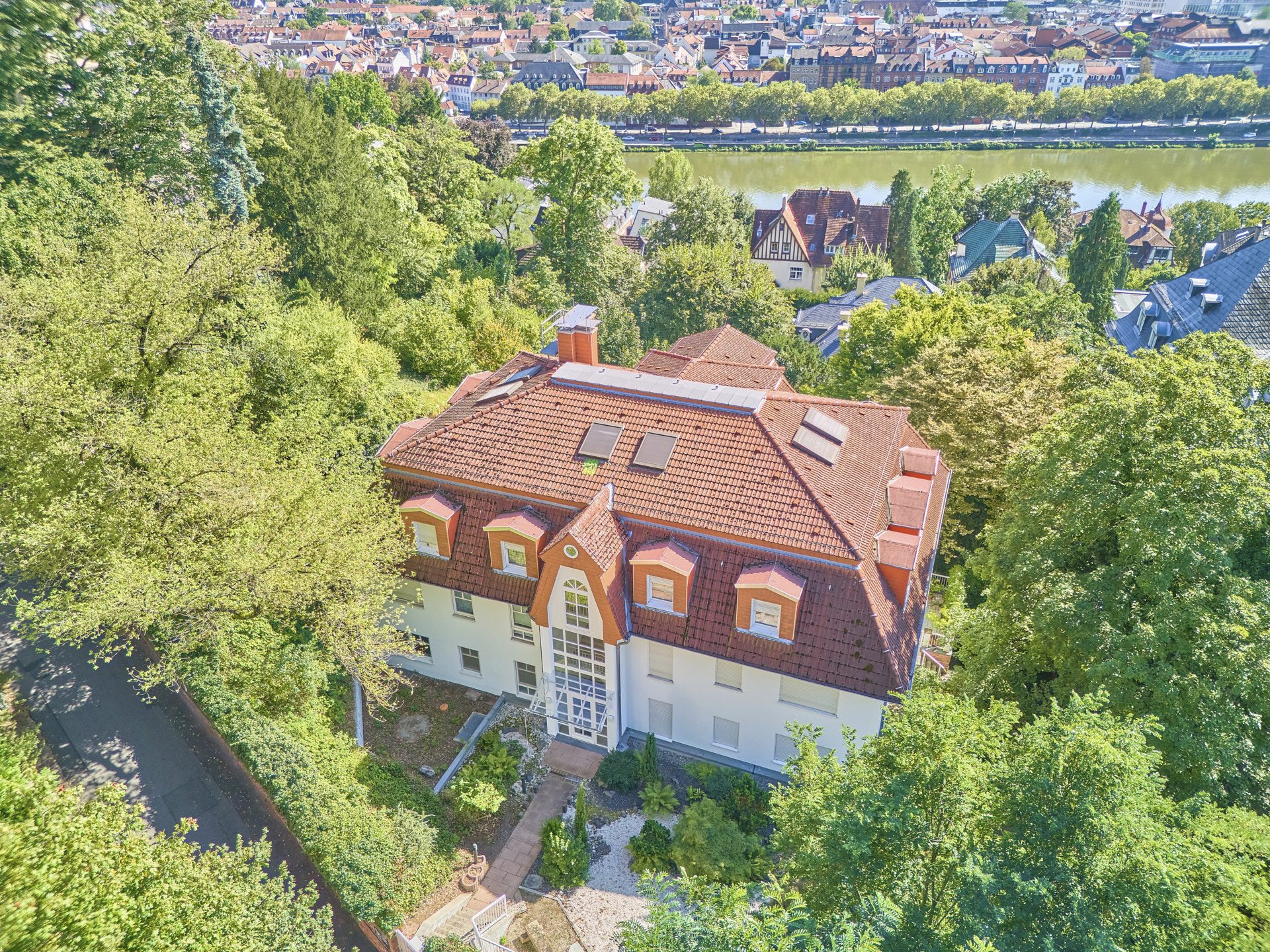 Immobilienangebot - Heidelberg / Neuenheim - Alle - In prominenter Wohnlage (Philosophenweg): Helle, großzügige Maisonette-Wohnung mit zwei Terrassen
