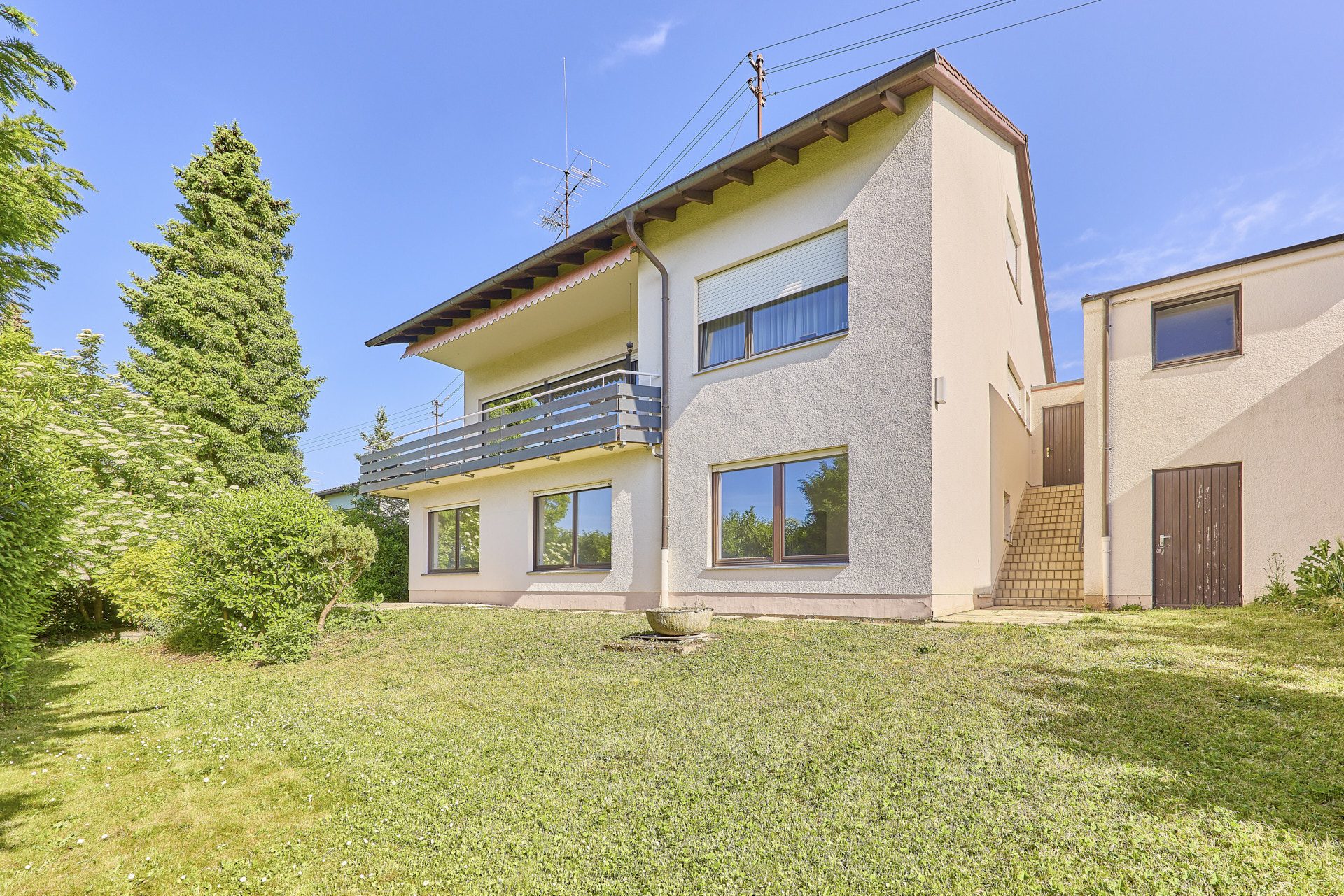 Immobilienangebot - Wiesloch - Alle - Lichtverwöhnte Wohnfreiheit: Großzügiges Einfamilienhaus mit ELW und privatem Garten in Bestlage