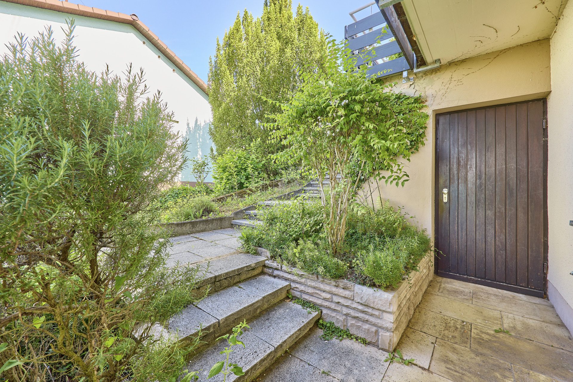 Immobilienangebot - Wiesloch - Alle - Lichtverwöhnte Wohnfreiheit: Großzügiges Einfamilienhaus mit ELW und privatem Garten in Bestlage