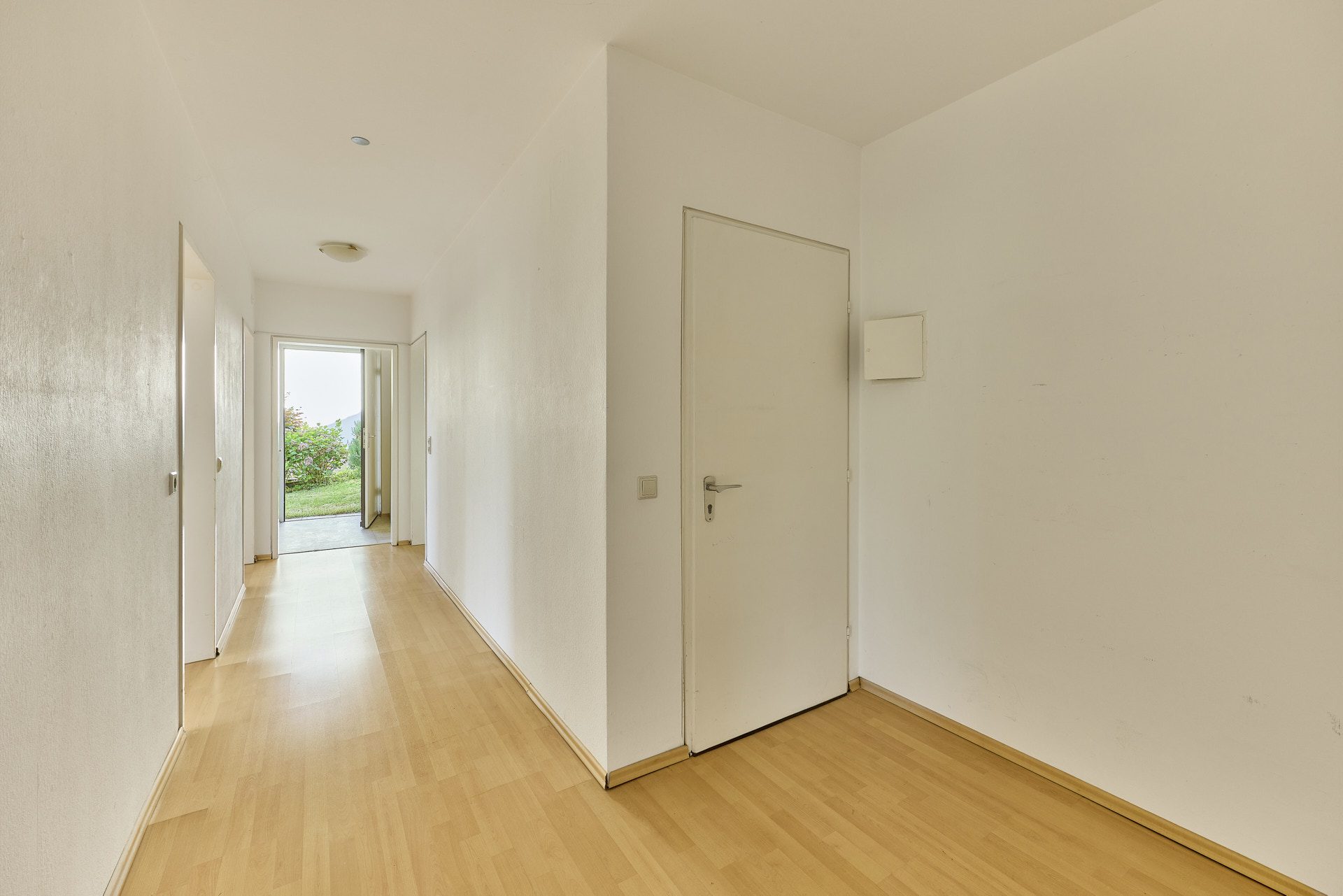 Immobilienangebot - Wiesloch - Alle - Lichtverwöhnte Wohnfreiheit: Großzügiges Einfamilienhaus mit ELW und privatem Garten in Bestlage