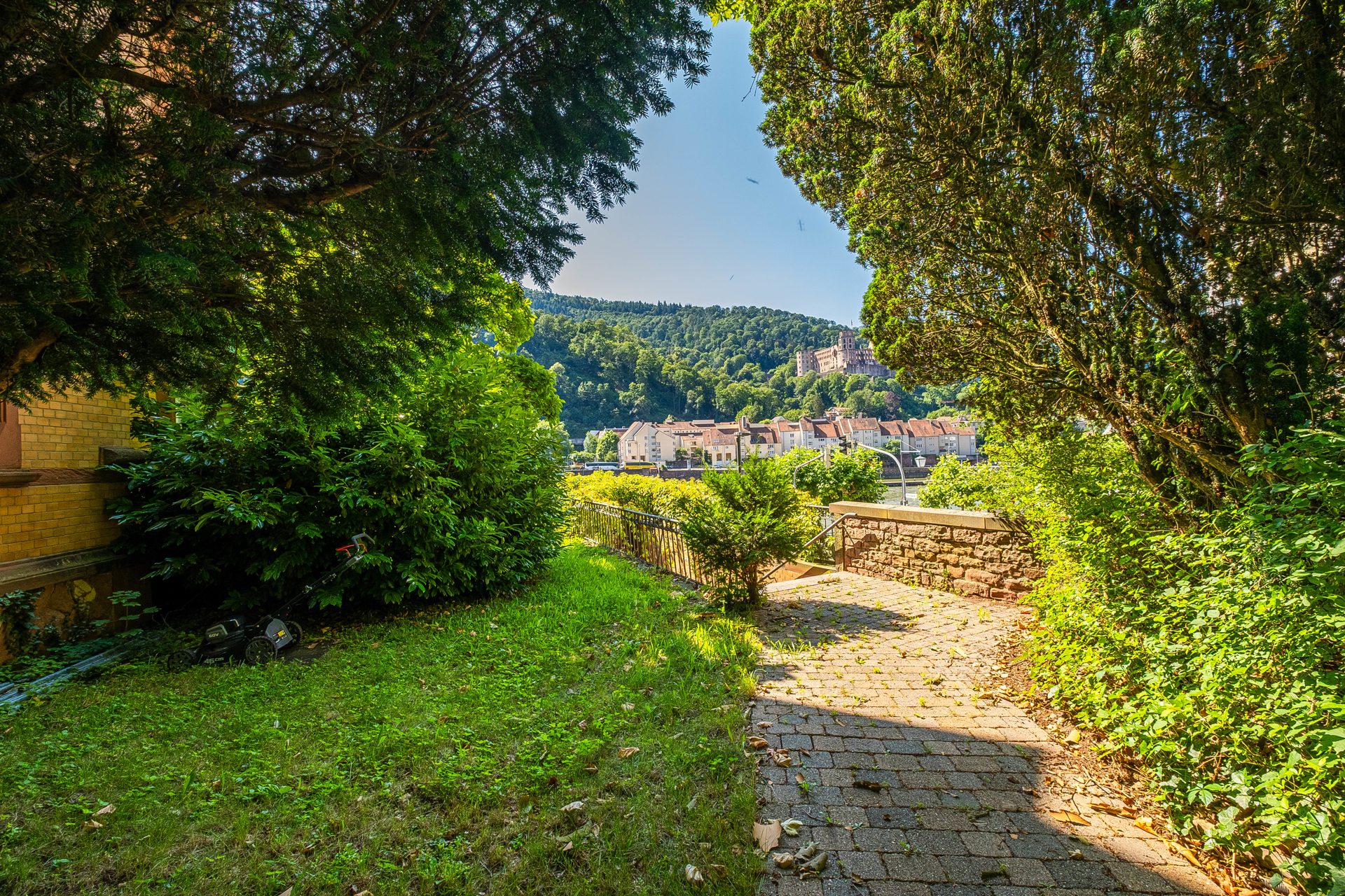 Immobilienangebot - Heidelberg / Neuenheim - Alle - Großzügiges Altbau-Büro mit Schloss- und Neckarblick in Heidelberg