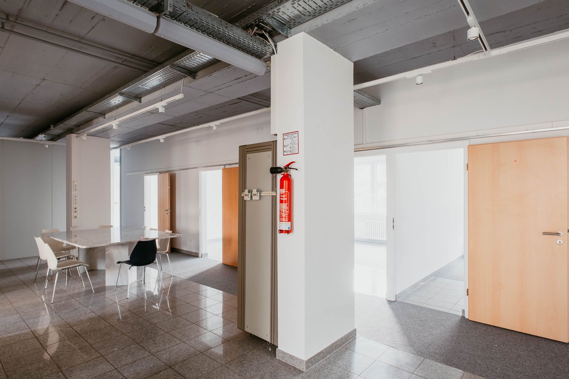 Immobilienangebot - Heidelberg - Alle - Großzügige Büroeinheit mit Besprechungsraum in zentraler Lage