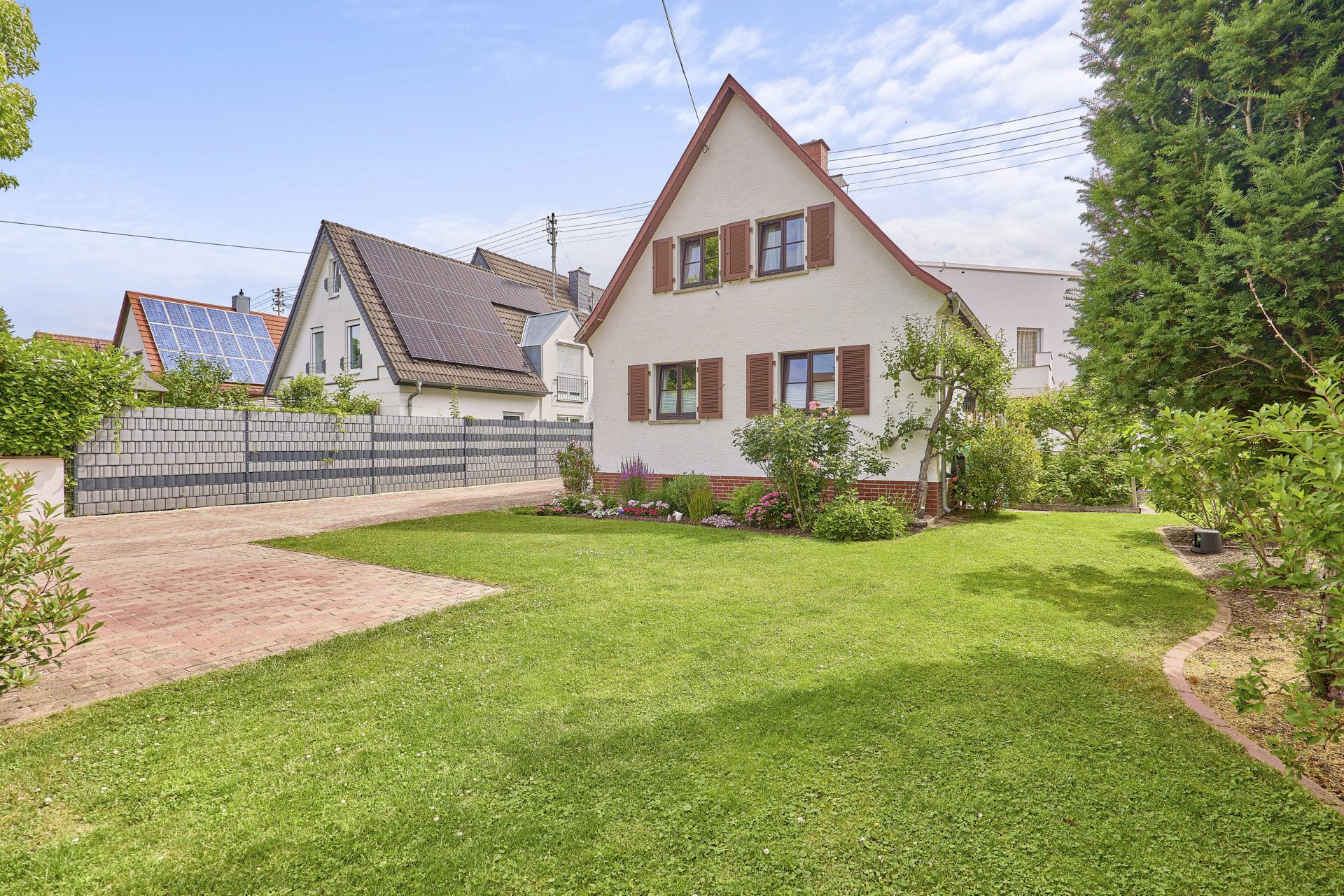 Immobilienangebot - Walldorf - Alle - Außergewöhnliches Anwesen mit Traumgarten und architektonisch ausgefallenem Anbau in Walldorf