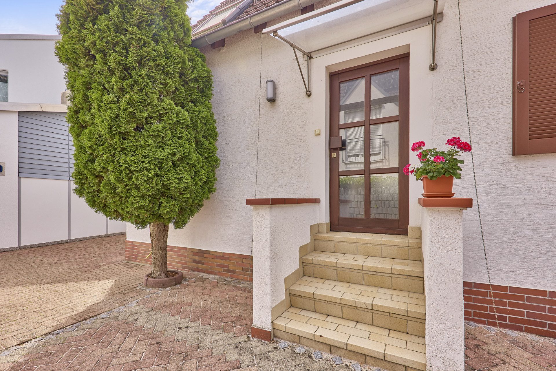 Immobilienangebot - Walldorf - Alle - Außergewöhnliches Anwesen mit Traumgarten und architektonisch ausgefallenem Anbau in Walldorf