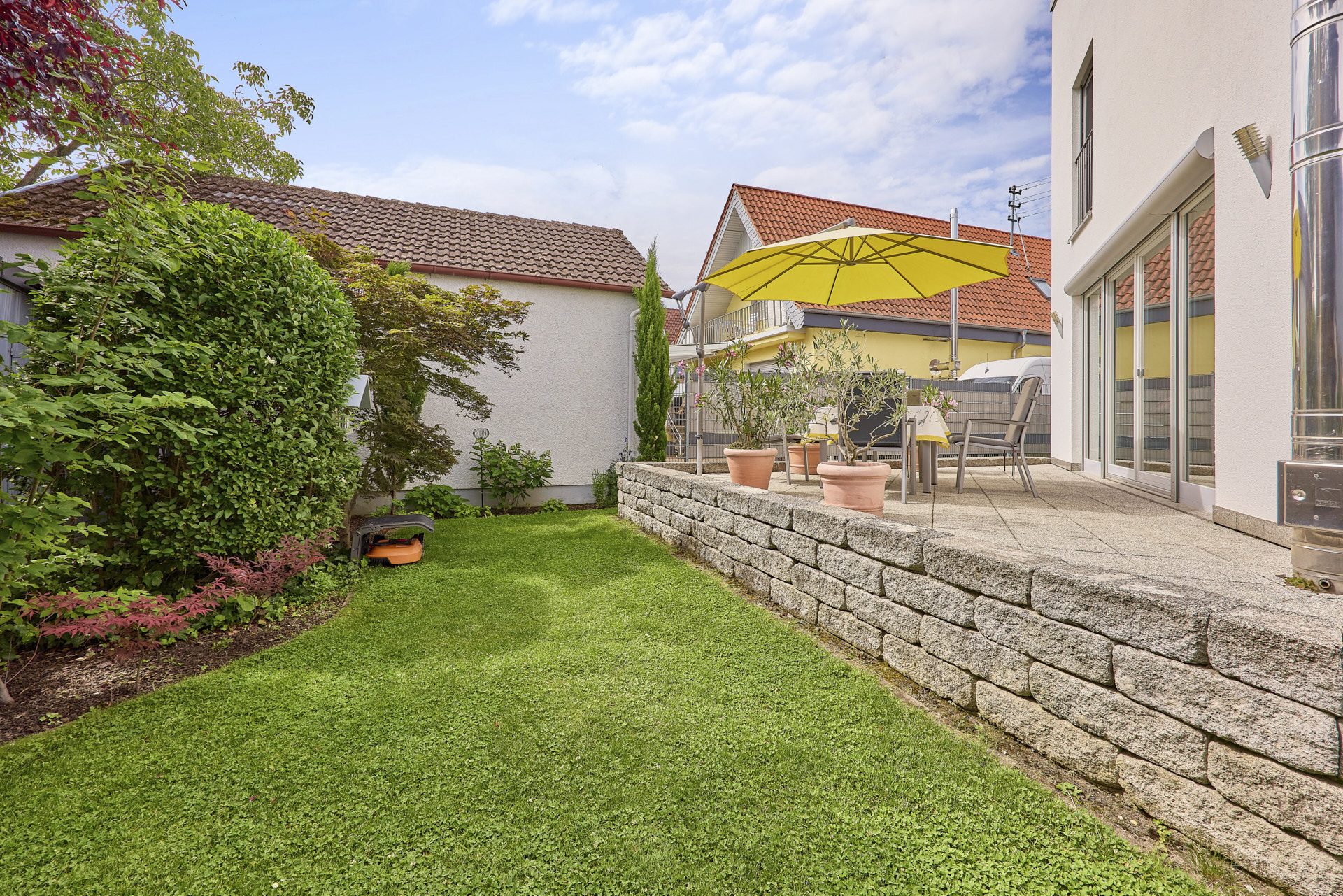 Immobilienangebot - Walldorf - Alle - Außergewöhnliches Anwesen mit Traumgarten und architektonisch ausgefallenem Anbau in Walldorf