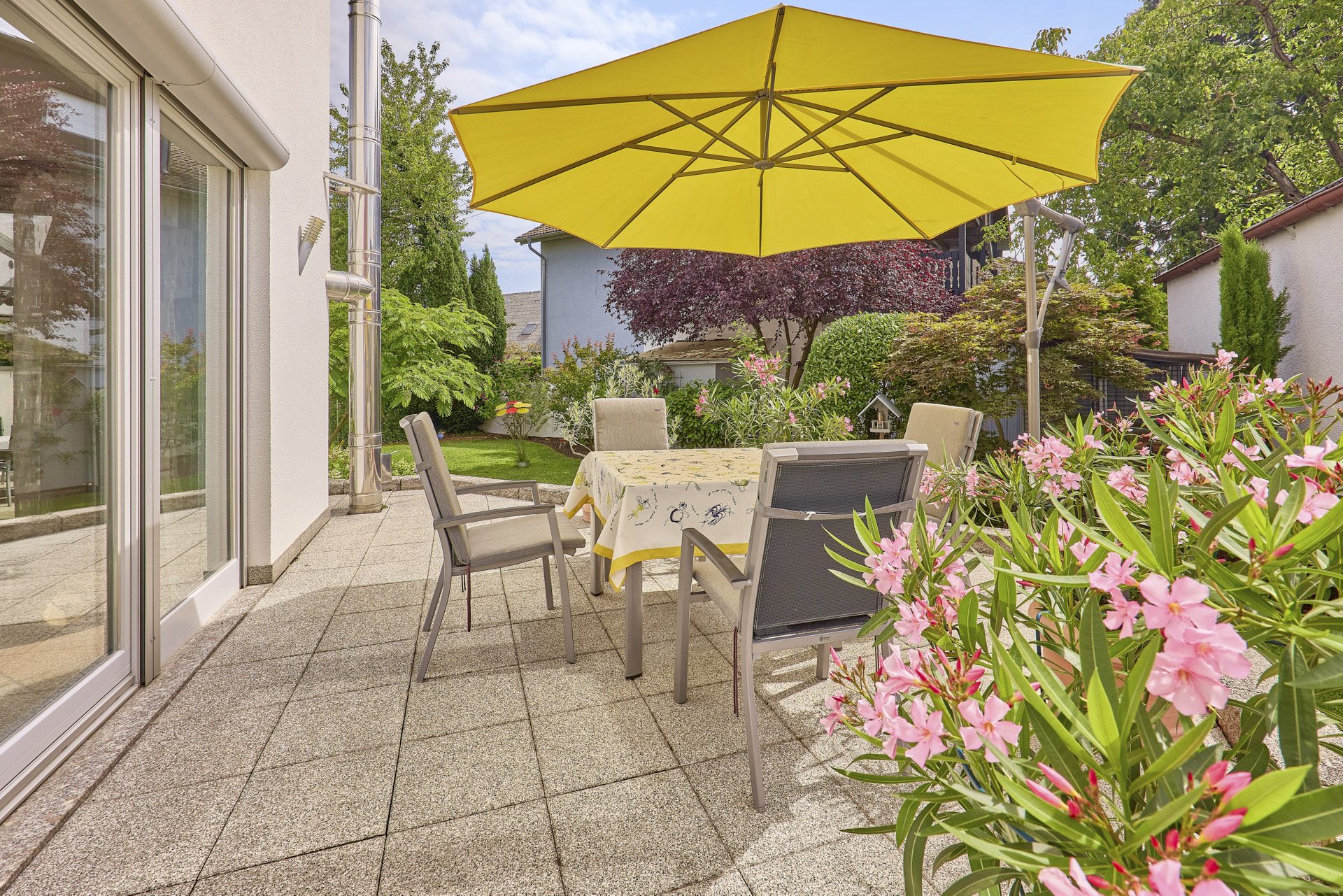 Immobilienangebot - Walldorf - Alle - Außergewöhnliches Anwesen mit Traumgarten und architektonisch ausgefallenem Anbau in Walldorf
