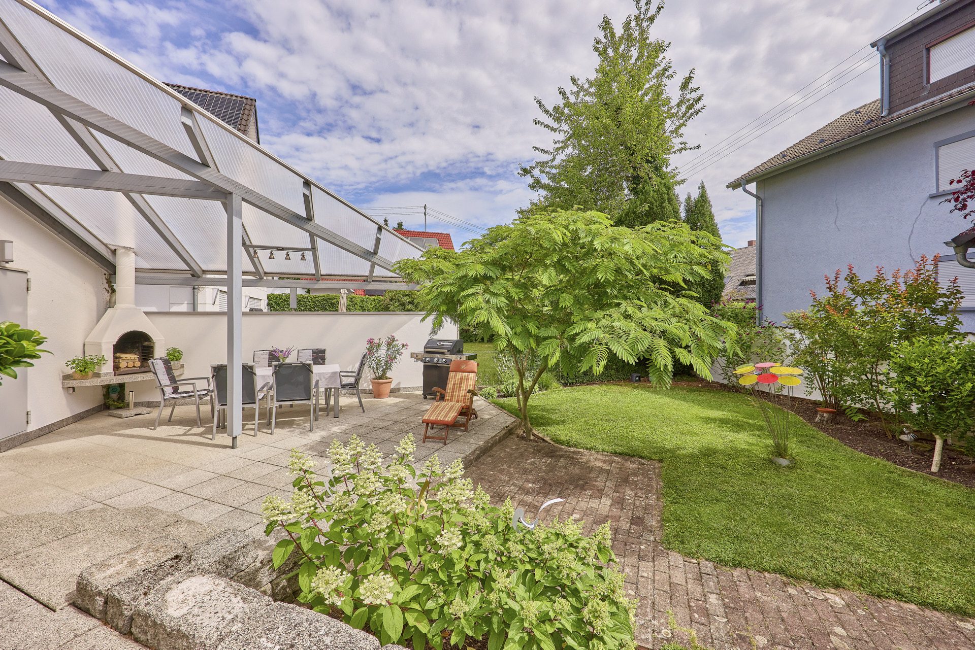 Immobilienangebot - Walldorf - Alle - Außergewöhnliches Anwesen mit Traumgarten und architektonisch ausgefallenem Anbau in Walldorf